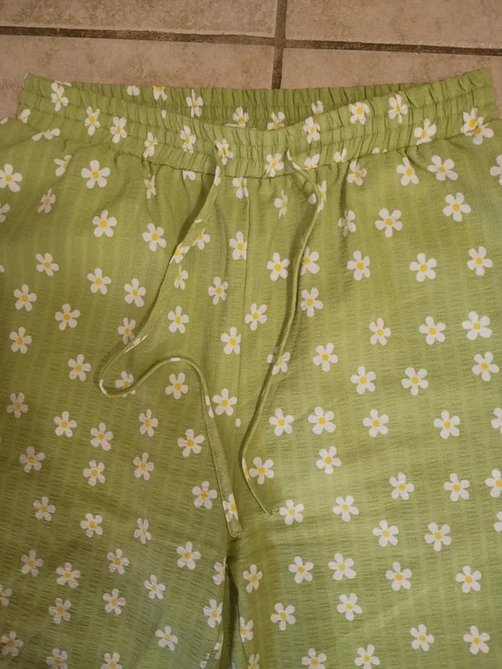 Women's Green Floral Wide-Leg Drawstring Pants - Picture 3 of 11